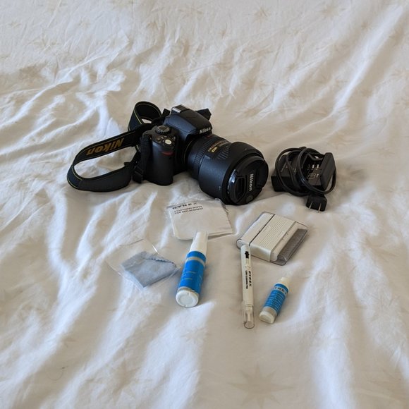 Nikon D40 with 18-200mm lens and camera bag EUC - Picture 4 of 16